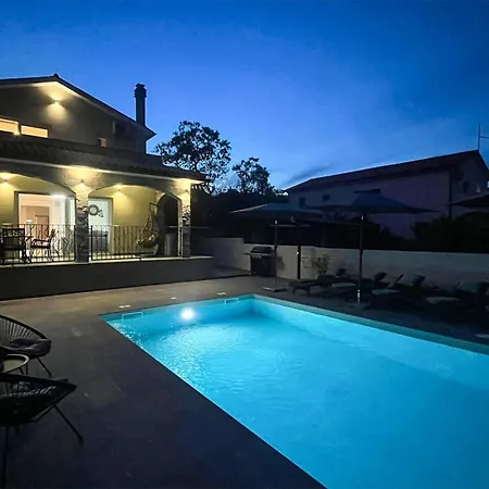 Holiday home 4 Bedroom Gorgeous In