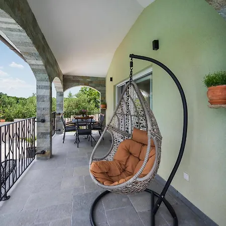 4 Bedroom Gorgeous In Pula