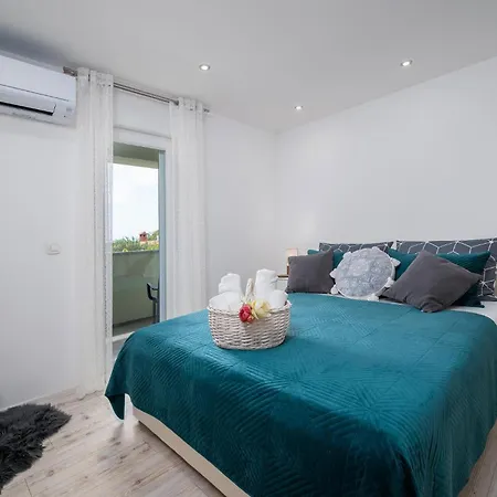 Holiday home 4 Bedroom Gorgeous In Pula
