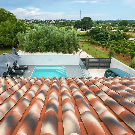 4 Bedroom Gorgeous In Holiday home