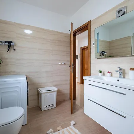 Holiday home 4 Bedroom Gorgeous In