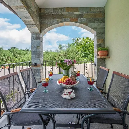 Holiday home 4 Bedroom Gorgeous In Pula