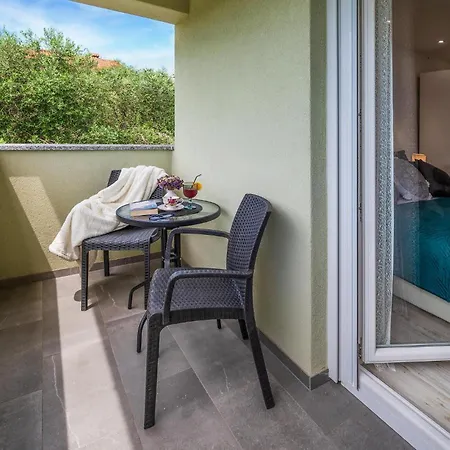 4 Bedroom Gorgeous In Holiday home Pula