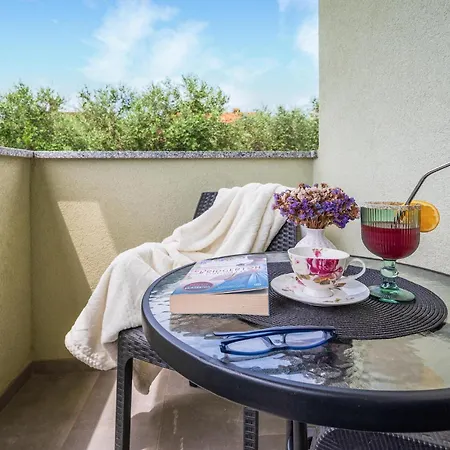 4 Bedroom Gorgeous In Pula