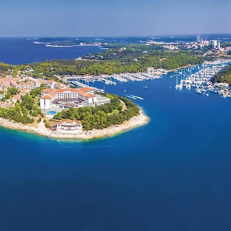 Holiday home 4 Bedroom Gorgeous In Pula