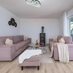 بيت للعطل 4 Bedroom Gorgeous In بولا