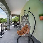 4 Bedroom Gorgeous In بولا