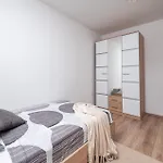 4 Bedroom Gorgeous In بولا