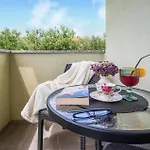 4 Bedroom Gorgeous In بولا