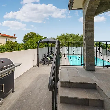 4 Bedroom Gorgeous In بيت للعطل بولا