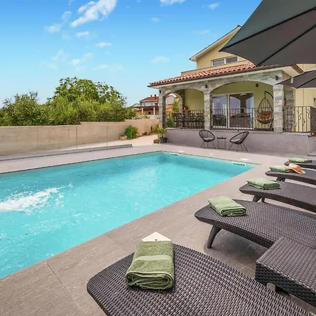 بيت للعطل 4 Bedroom Gorgeous In *
